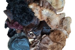 Diverse Fellhauben 