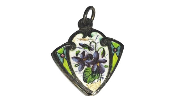 Silbernes Medaillon
