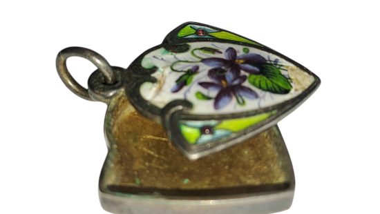 Silbernes Medaillon