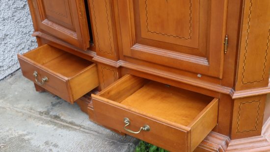 Kleiderschrank, zweiflügelig 