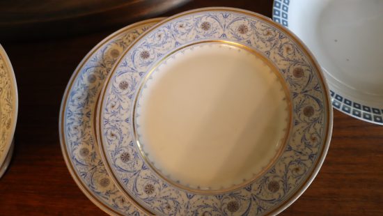 Porzellangeschirr mit Schale