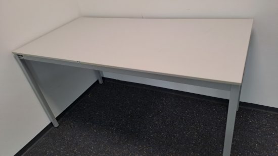 Schreibtisch R10
