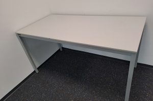Schreibtisch R10