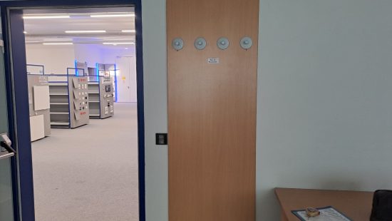 Garderobenwand R1