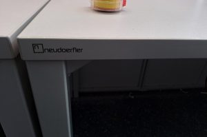 Schreibtisch R6