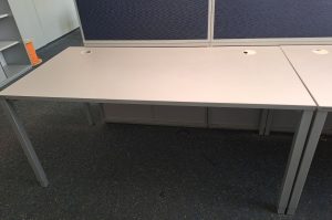Schreibtisch R6