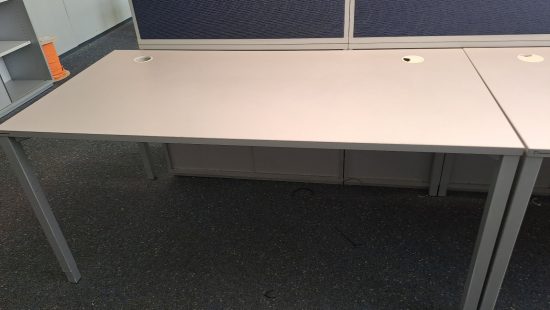 Schreibtisch R6
