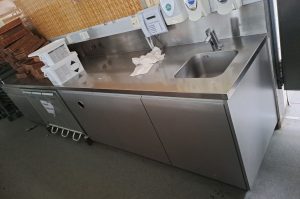 Unterschrank mit Waschplatz