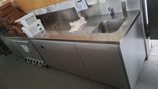 Unterschrank mit Waschplatz