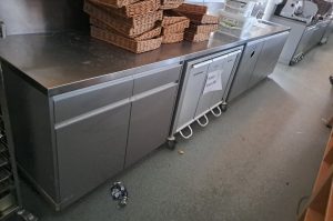Unterschrank mit Waschplatz