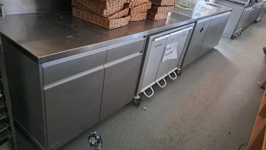 Unterschrank mit Waschplatz