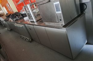 Unterschrank mit Waschplatz