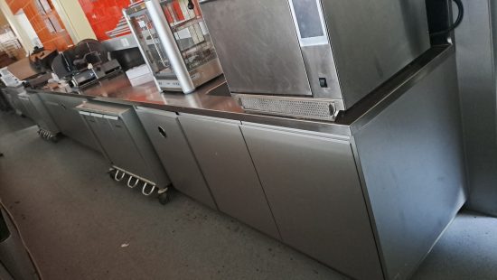 Unterschrank mit Waschplatz
