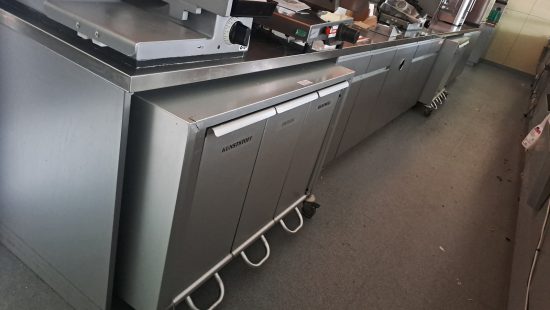 Unterschrank mit Waschplatz