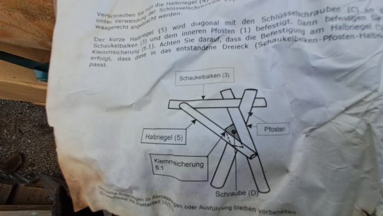 Einzelschaukel mit Kletterteil