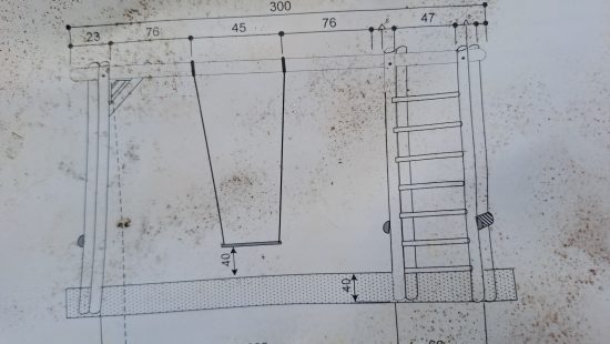 Einzelschaukel mit Kletterteil
