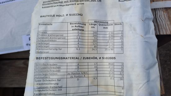 Einzelschaukel mit Klettergerüst