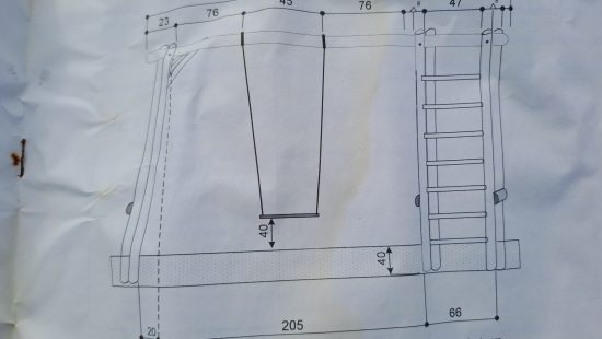 Einzelschaukel mit Klettergerüst