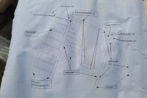 Einzelschaukel mit Klettergerüst