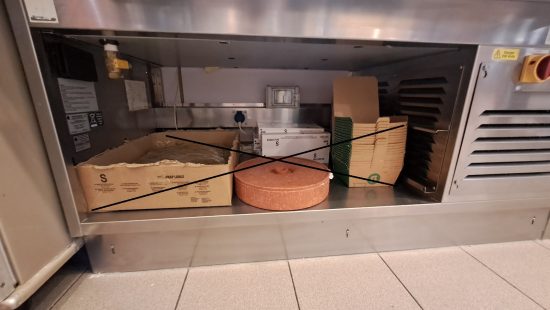 Kühlvitrinenthekenverbau