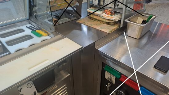 Kühlvitrinenthekenverbau