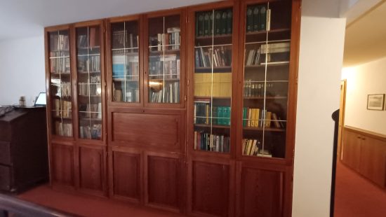 Bücherschrank 2OG