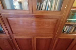 Bücherschrank 2OG