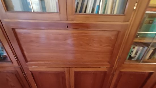 Bücherschrank 2OG