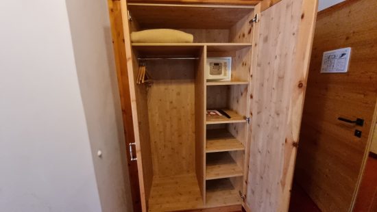 Zirben Schrank Z218