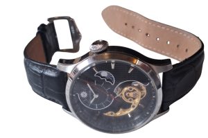 Herrenarmbanduhr