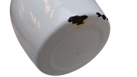 Emaillierter Henkelkrug