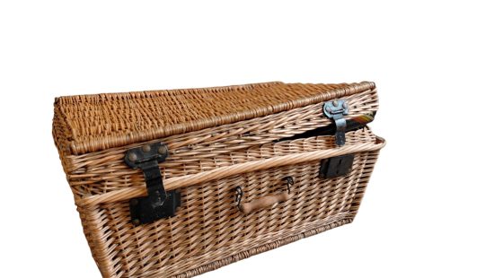 Rattankorb mit Angeln