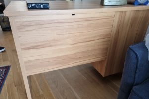 Schreibtisch