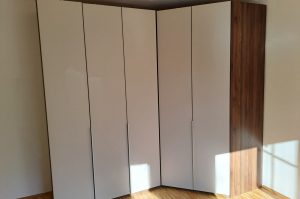 Eck-Kleiderschrank