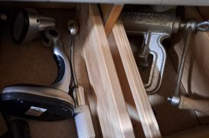 Schubladenschrank mit Inhalt EG