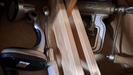 Schubladenschrank mit Inhalt EG