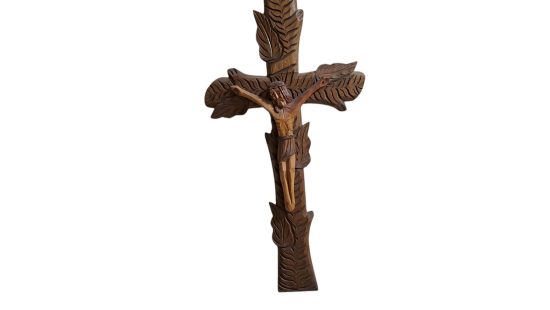 Geschnitztes Kreuz EG