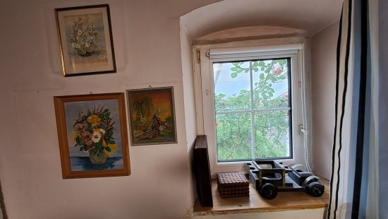 Flohmarktwaren Bilder und Deko WZ