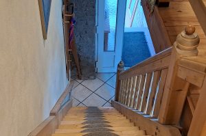 Vitrinenschrank mit Inhalt OG