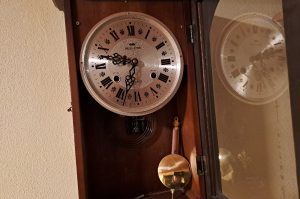 Wanduhr OG