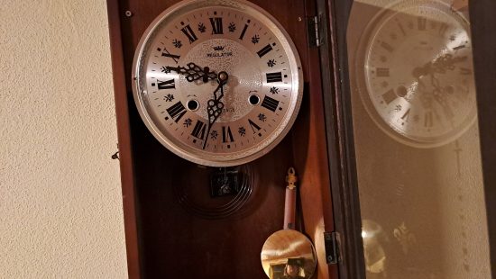 Wanduhr OG