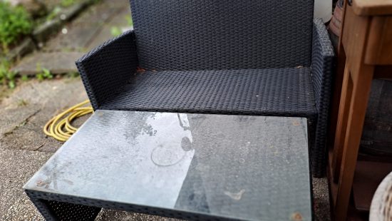 Kunstrattanbank mit Tisch A