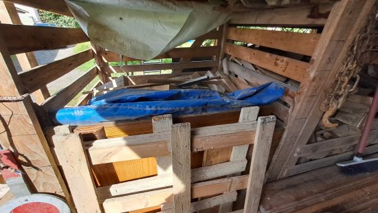 Kompletter Schuppen mit Brennholz