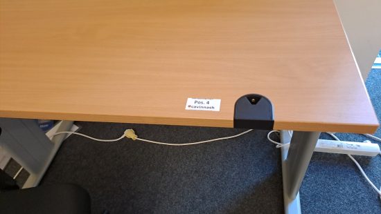 Schreibtisch R032