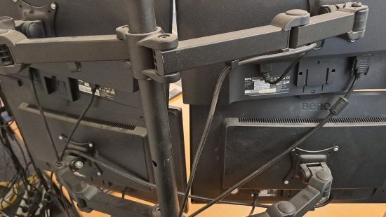 Monitore R046
