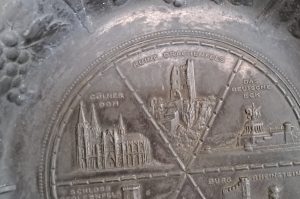 Wandteller aus Metall WZ