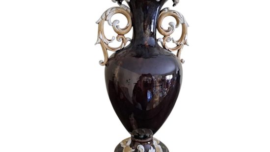Henkelvase aus Keramik WZ