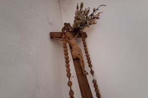Hergottswinkel mit Rosenkranz EZ