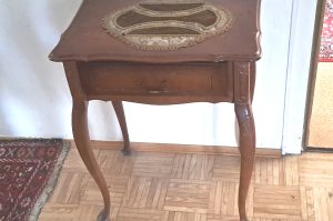 Beistelltisch mit Schublade VZ