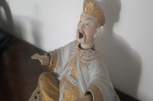 Asiatische Keramikstatue VZ